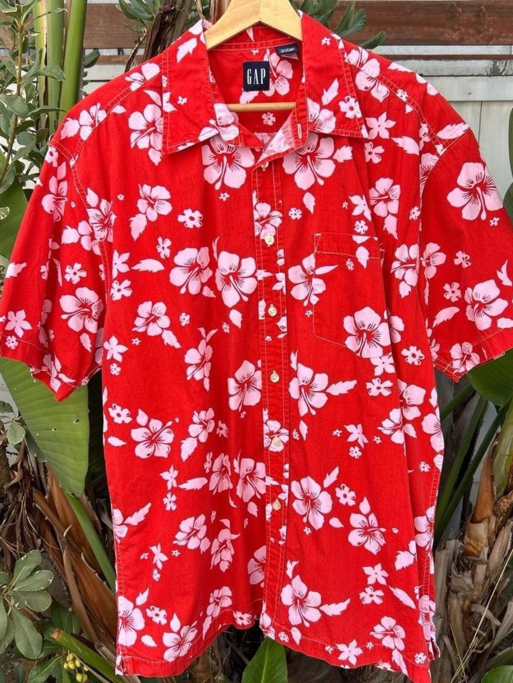 Vintage 2000 GAP Red Pink Floral Hawaiian Shirt L 26.5x30.5 Y2K